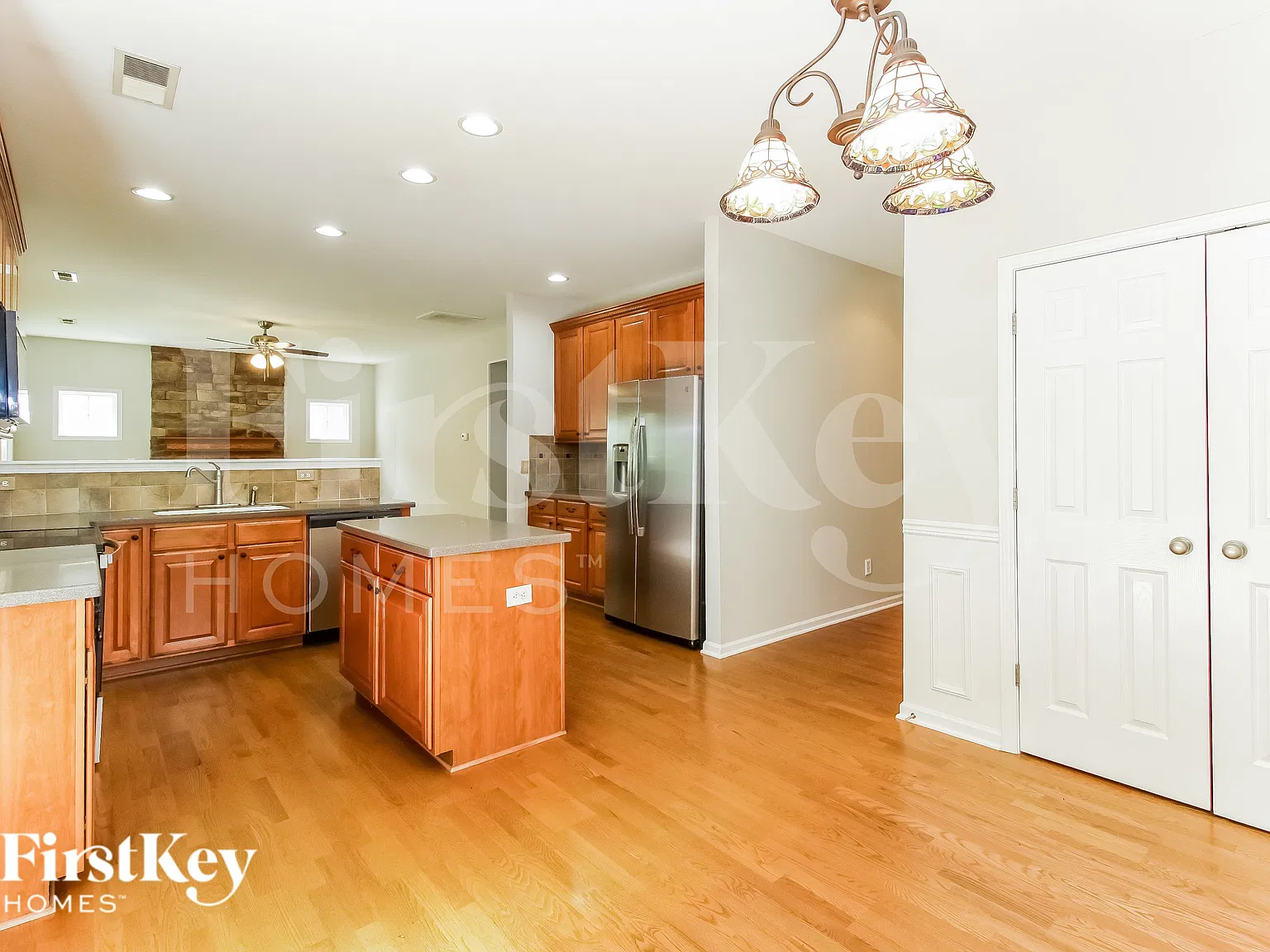 4 bed, 3.0 bath, 2825 sqft, $2,100 — Photo 4