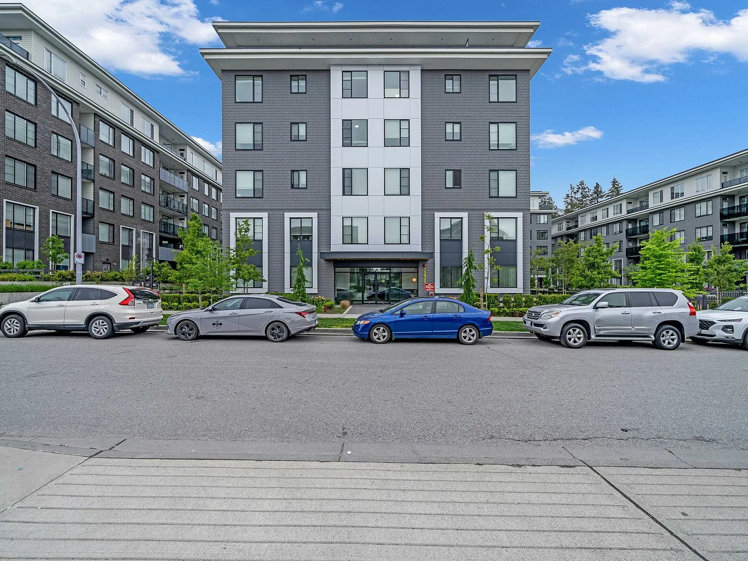 2 bed, 606 sqft, $2,000 — Photo 2