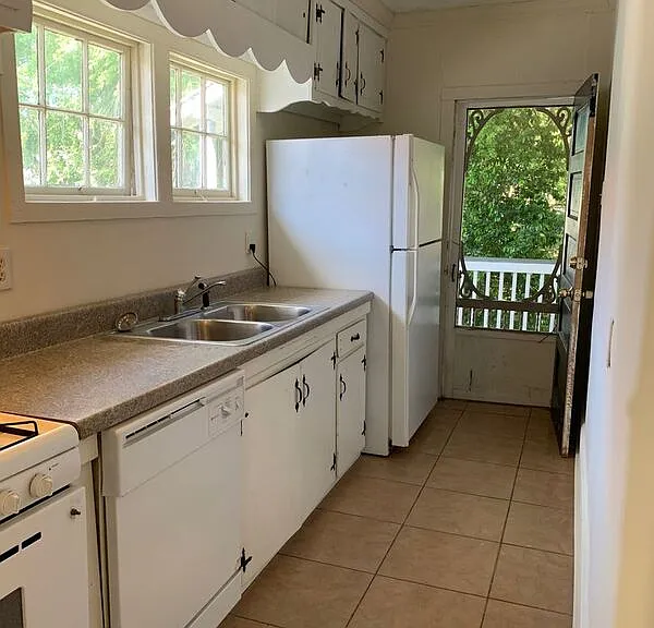 2 Maranda Holmes St #B — Photo 6
