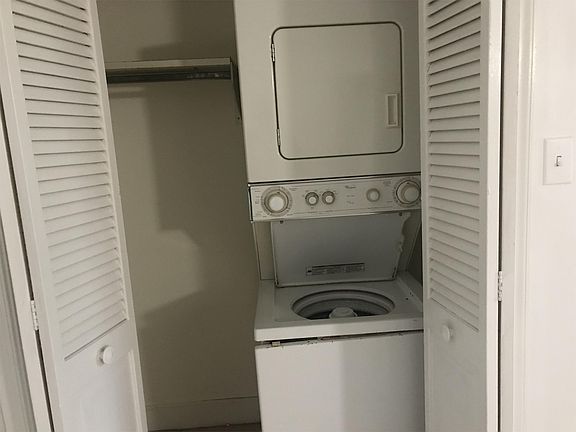 3rd image of 40 E Main St #14855395