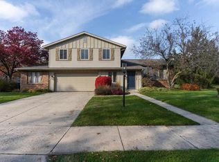 8317 Roanoke Dr, Fort Wayne, IN 46835