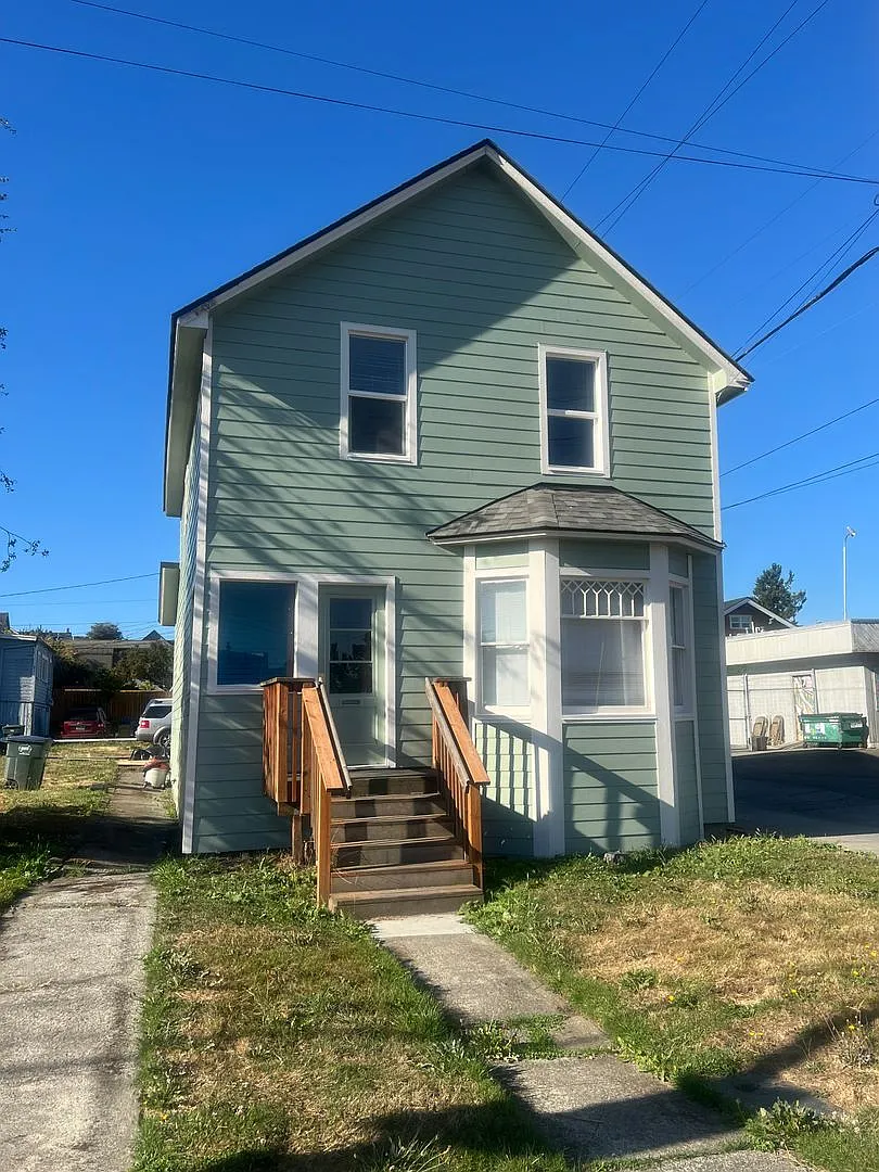 Charming Four Bedroom Home in the Heart of Bellingham! — Photo 1