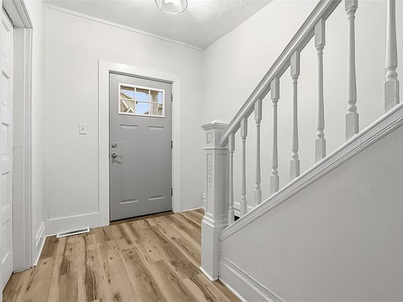 2nd image of 716 Klemont Ave