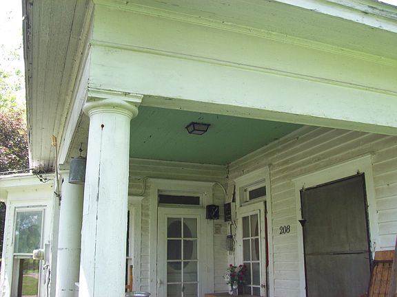 3rd image of 208 E Jefferson St