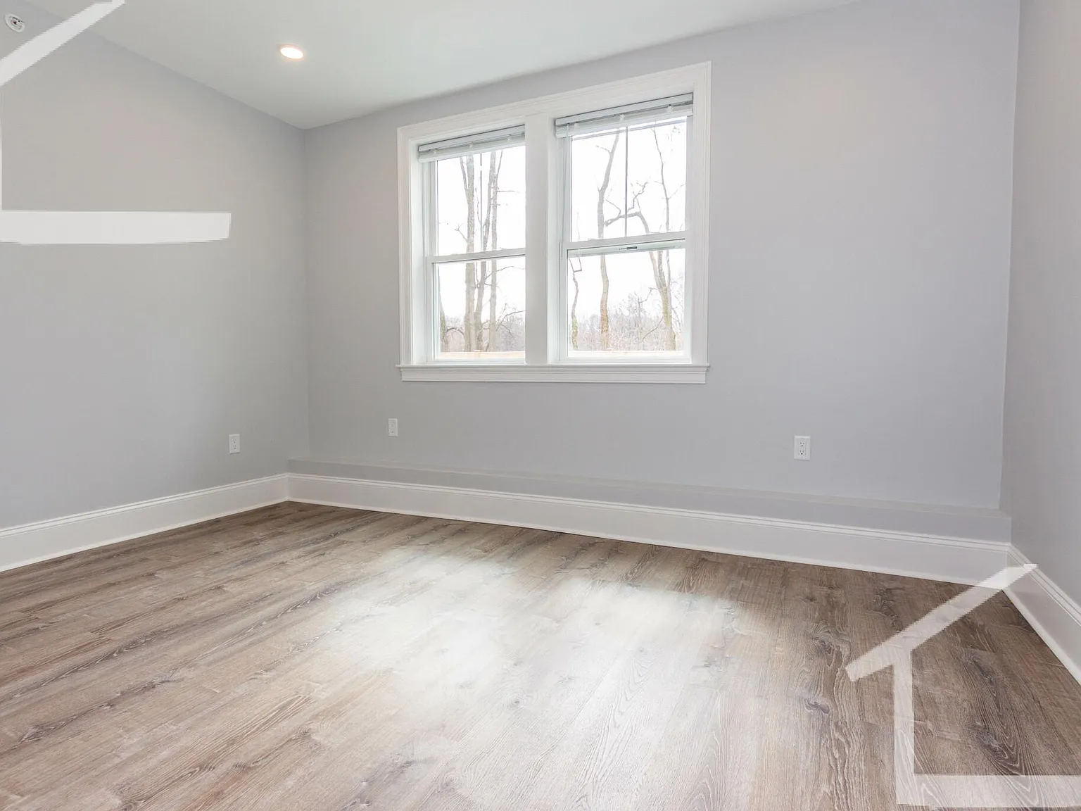 4 bed, 2000 sqft, $5,600 — Photo 2