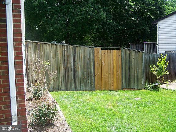 3rd image of 5016 Linfield Dr