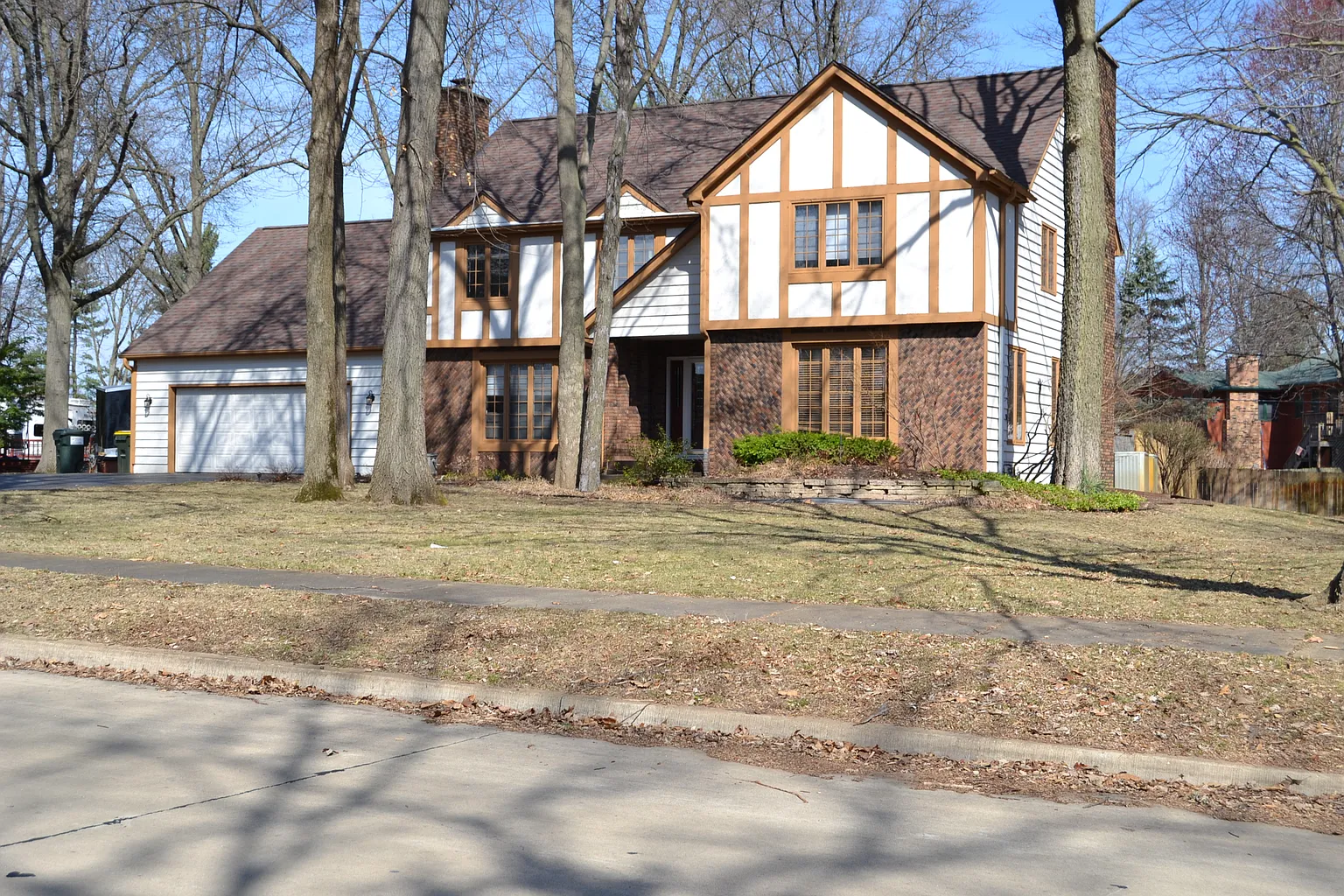 770 Apache Dr photo 1