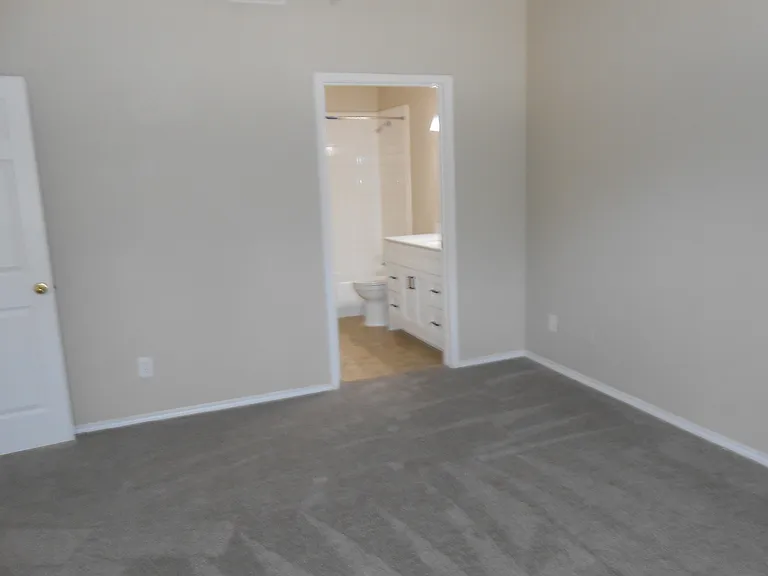 Hulen Heights Apartments — Photo 29