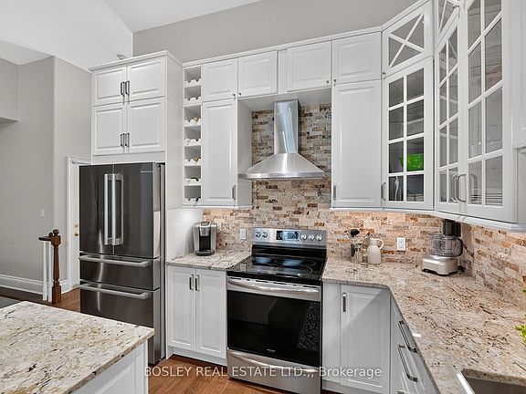 5th image of 33 Bay Berry Ln
