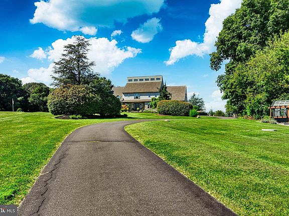 3rd image of 12 Stony Ridge Dr