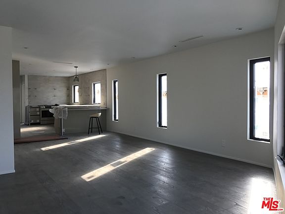 3rd image of 5517 Venice Blvd