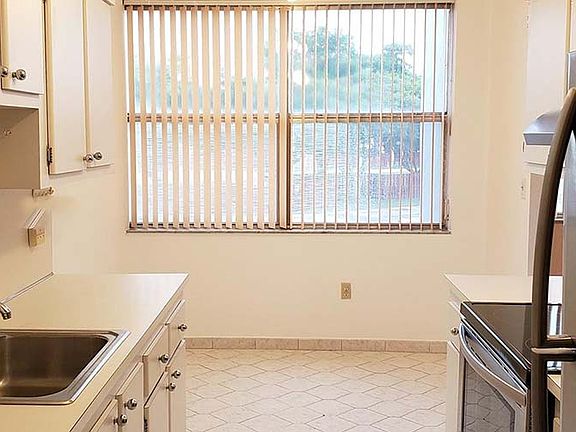 3rd image of 12000 NE Miami Gardens Dr #213NW
