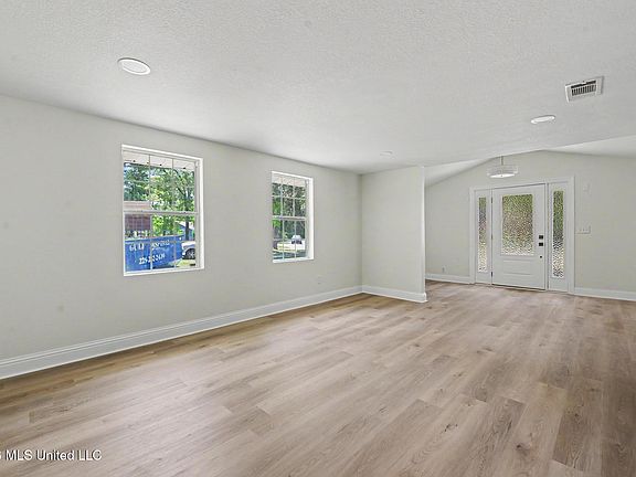 4th image of 2512 Bahama Dr