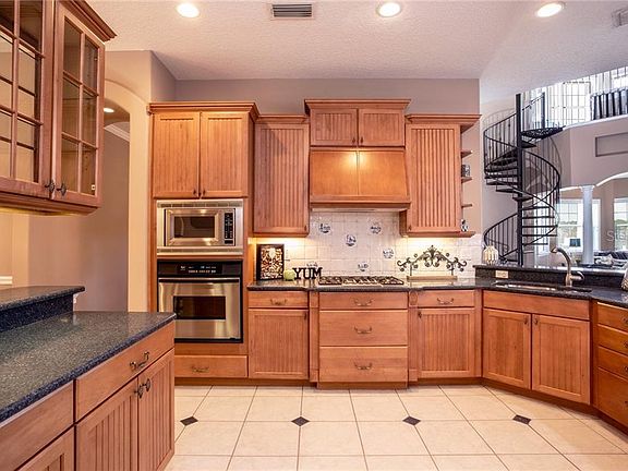 5th image of 1379 Park Pl