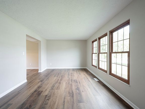 4th image of 11123 Bayridge Cir W