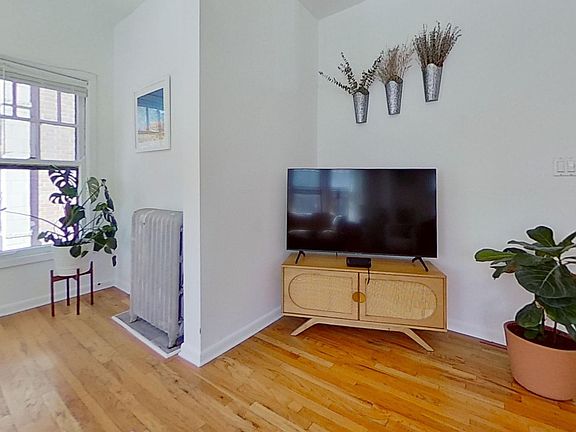 2nd image of 702 W Barry Ave #1A