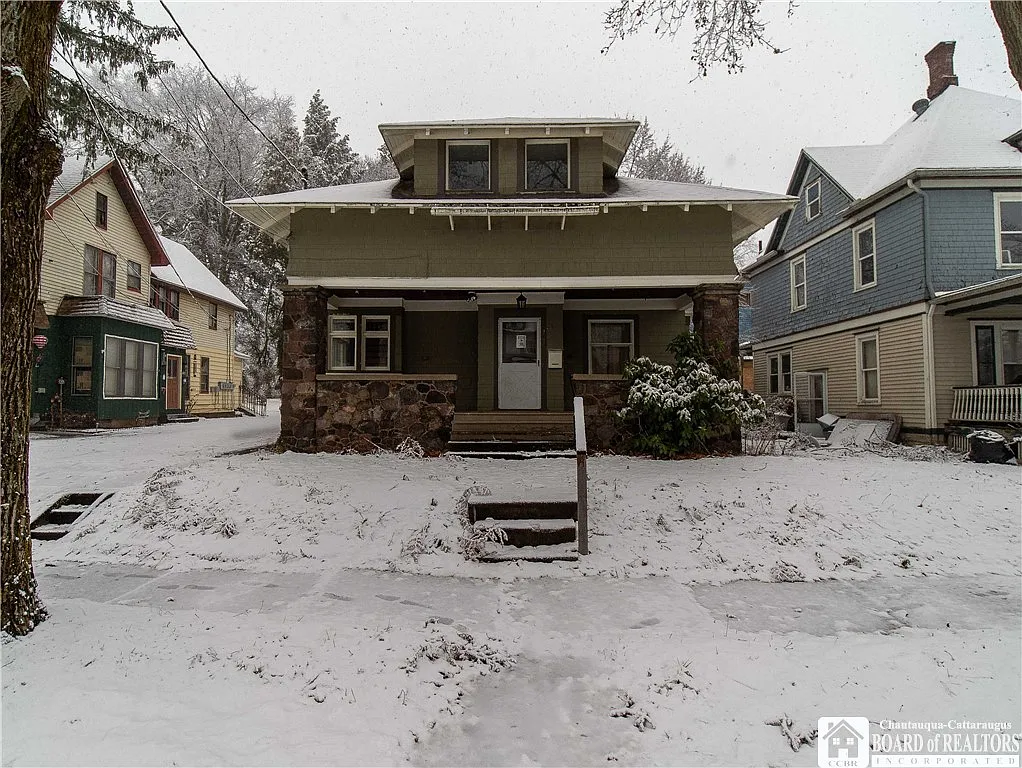 341 Crossman St photo 1
