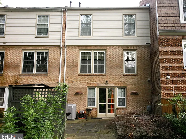 1724 Dana St — Photo 8