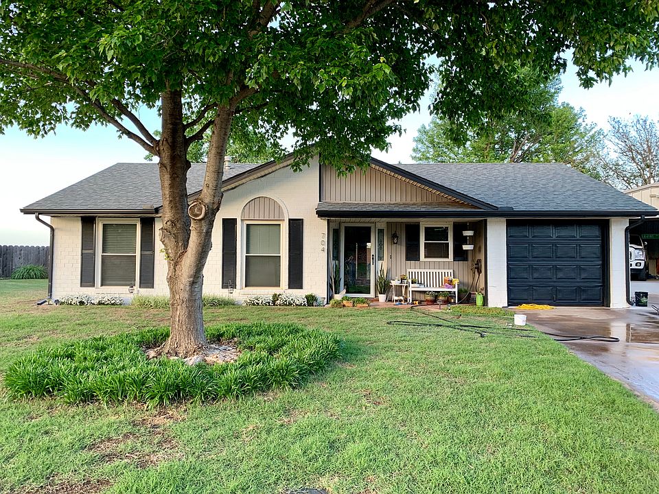 1st image of 704 Highland Dr