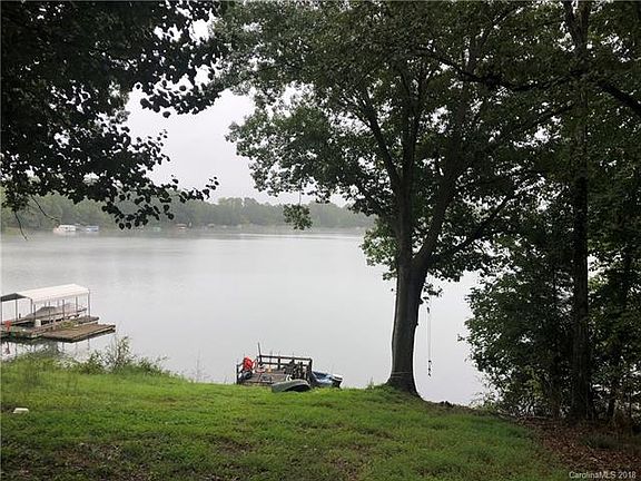 2nd image of 3806 Landmark Dr