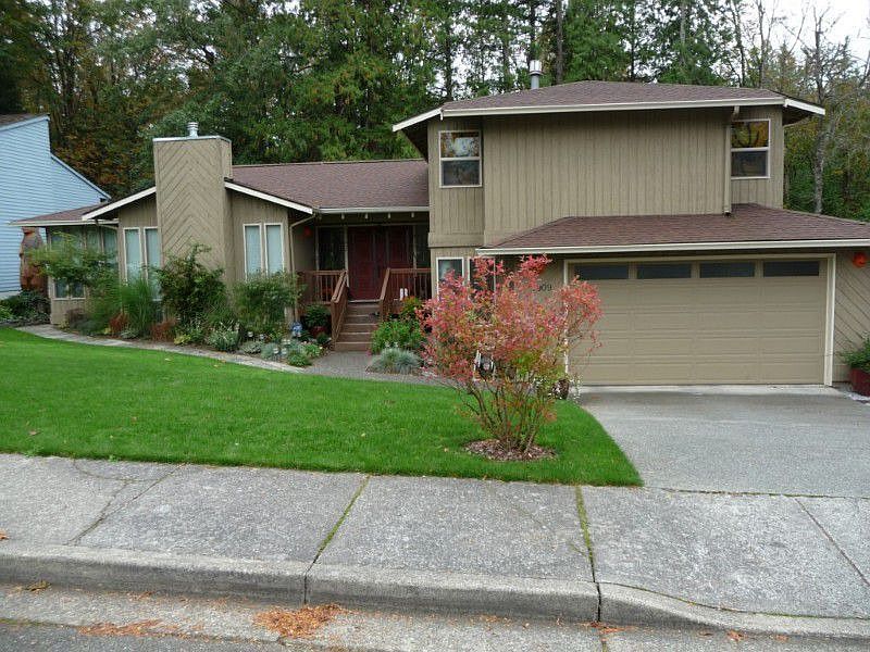 Front of the home from Iowa Drive.