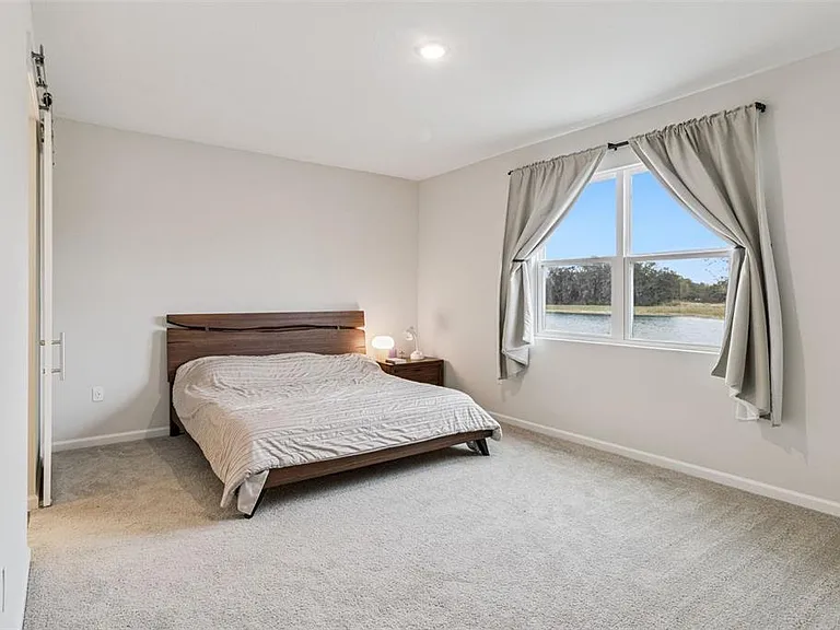 654 Heritage Square Dr — Photo 17