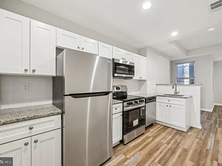 750 Reservoir St #B — Photo 13