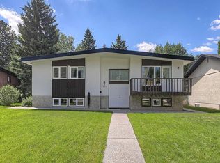 3911 N Vincent Dr NW, Calgary, AB T3A 0G9