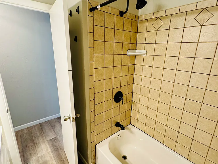 1911 Westbrooke Ter — Photo 35