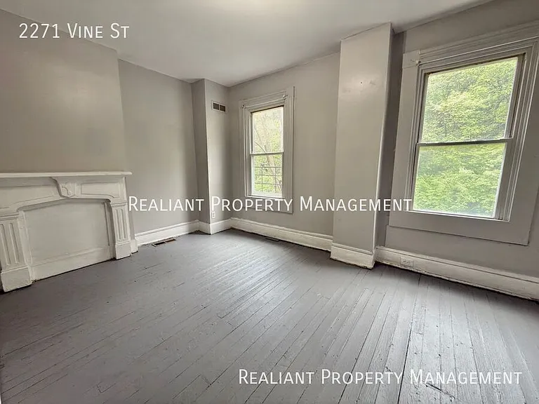 2271 Vine St — Photo 17