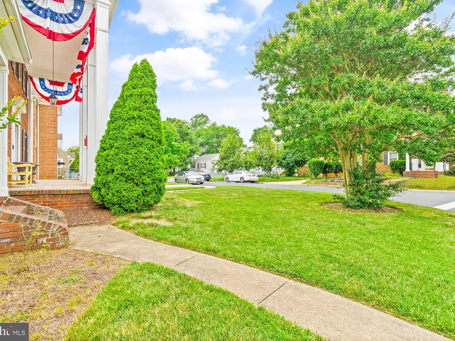 4 bed, 2.5 bath, 1960 sqft, $4,900 — Photo 3
