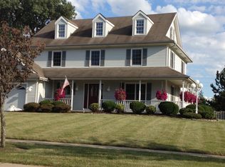 1120 Valley Bluff Rd, Perrysburg, OH 43551