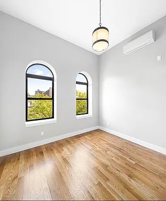 Rented by Space Link Realty | media 1