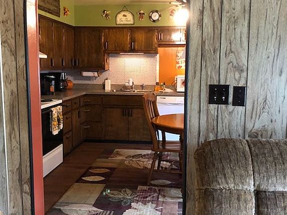 5th image of 303 E Ames St