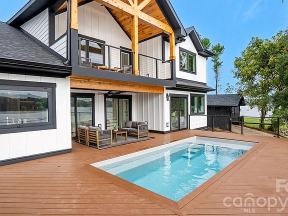4th image of 216 Lake Pines Ln