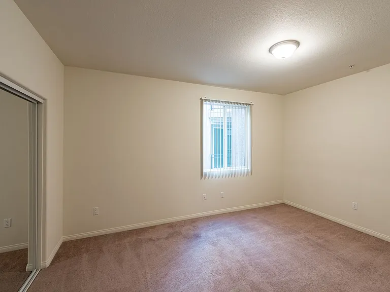 Glenoaks Villas — Photo 85