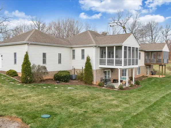 2302 Lake Retreat Rd, Huddleston, VA 24104