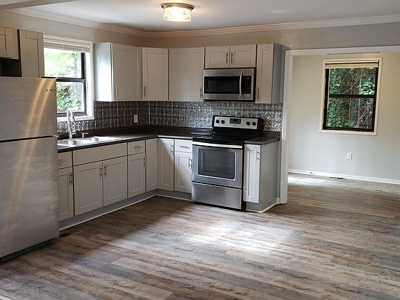 4th image of 55 E Castle Dr