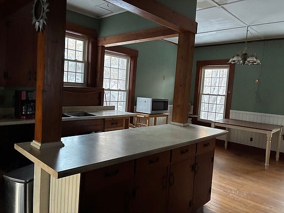 3rd image of 23 E Howe St