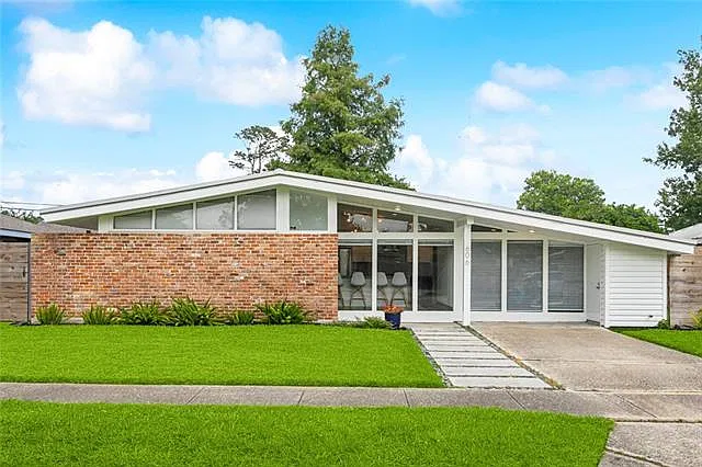 606 Stratford Dr