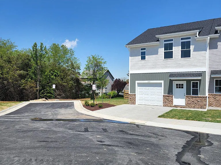 111 Coralyrose Ct — Photo 22