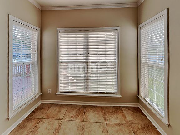 4th image of 227 Mott Rd