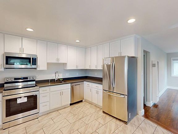 5th image of 2060 Santa Clara Ave #E