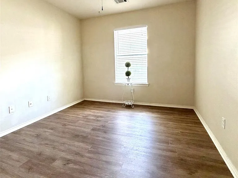 2325 Clover Ridge Dr — Photo 11