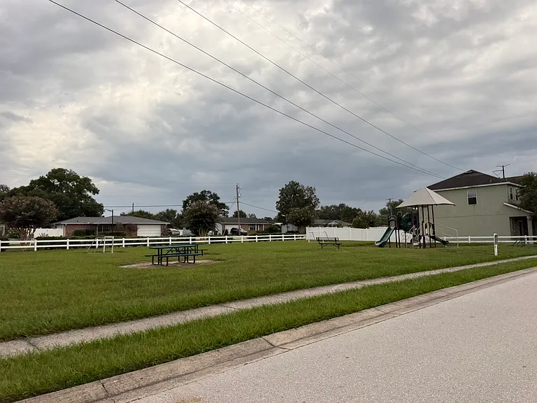 811 Krenson Woods Ln — Photo 35