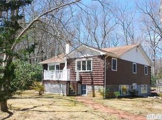 9 High Hill Rd, Mount Sinai, NY 11766