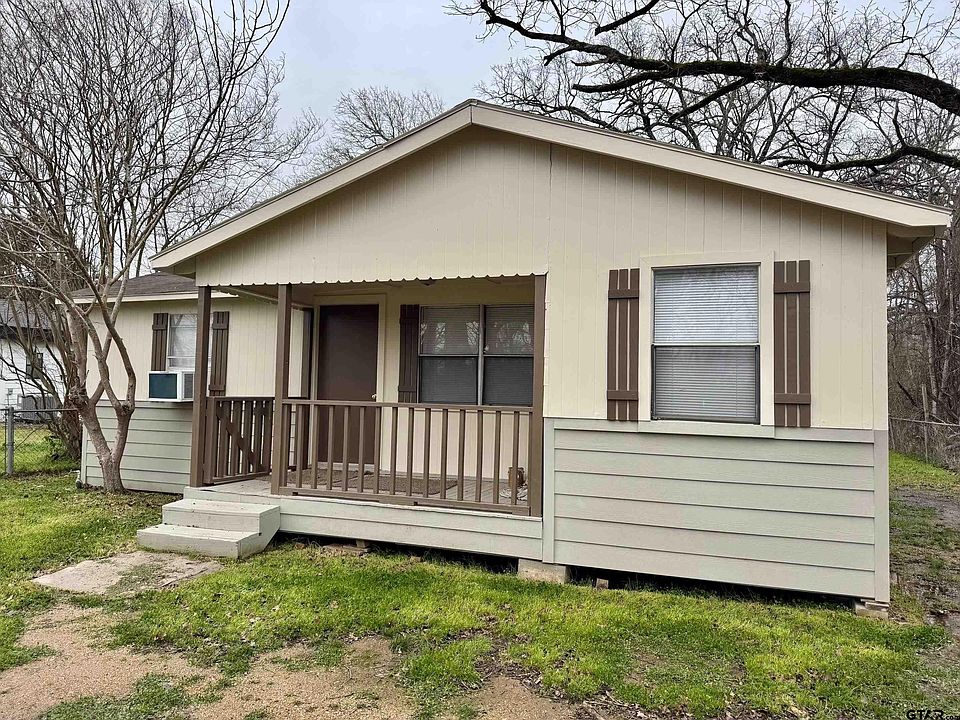 1st image of 402 W Austin St