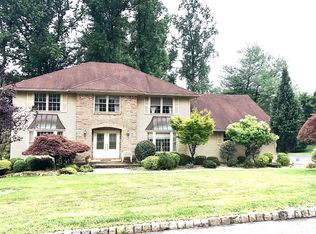 10 Concord Way, Morris Plains, NJ 07950