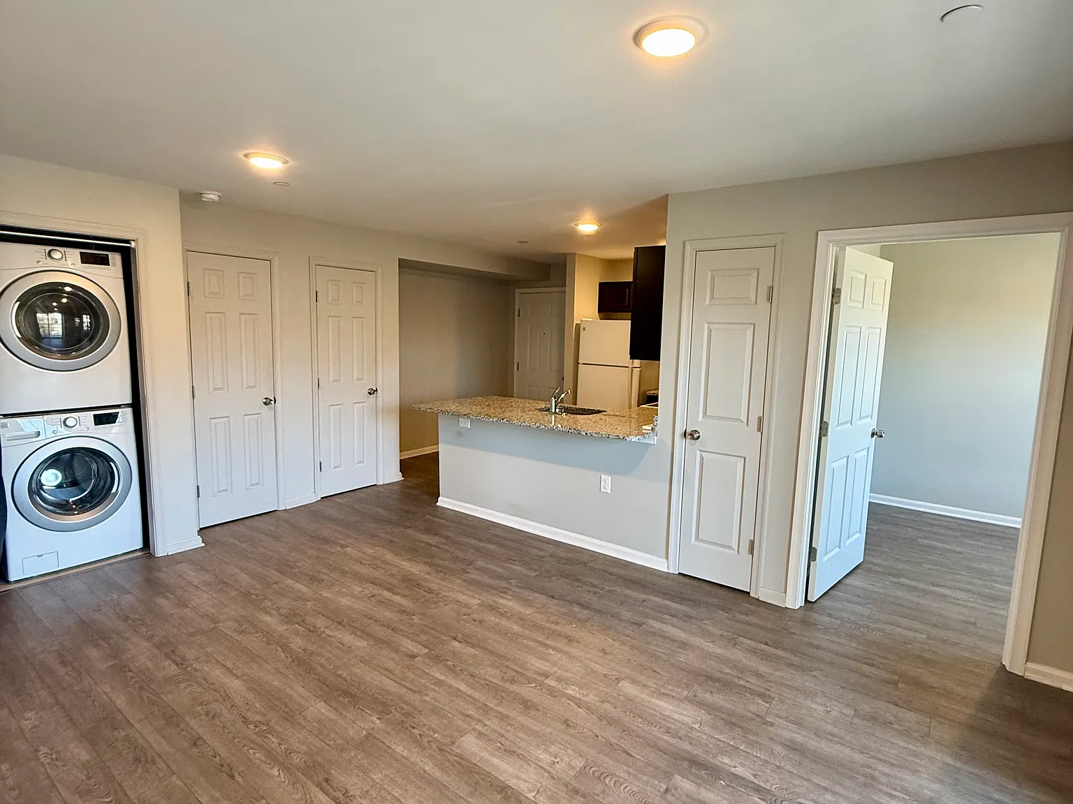 2 bed, 900 sqft, $2,200 — Photo 4