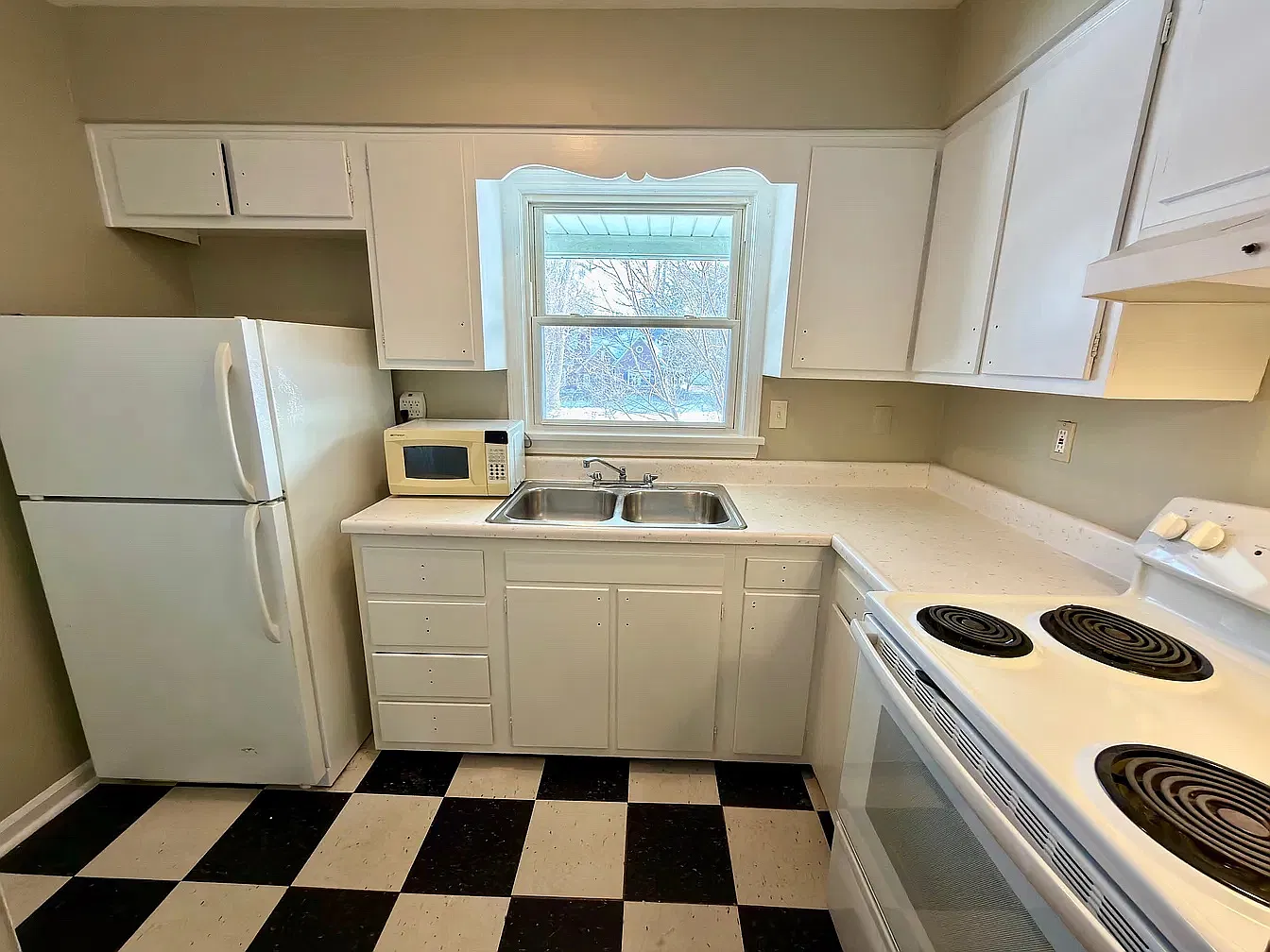 3300 Robin Rd — Photo 2